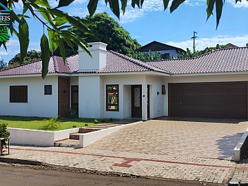 Casa de Alto Padr�o de Acabamento 158m� e Terreno de 500m�