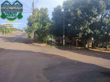 Terreno de esquina com 200m� e casa mista de 66m�